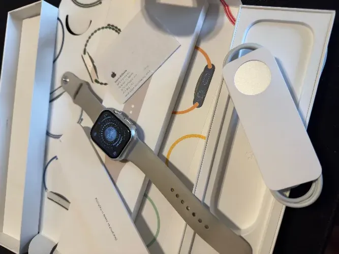 Apple Watch Silver Series 8 45mm GPS com Caixa
