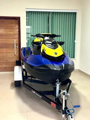 Jet ski seadoo wake 170