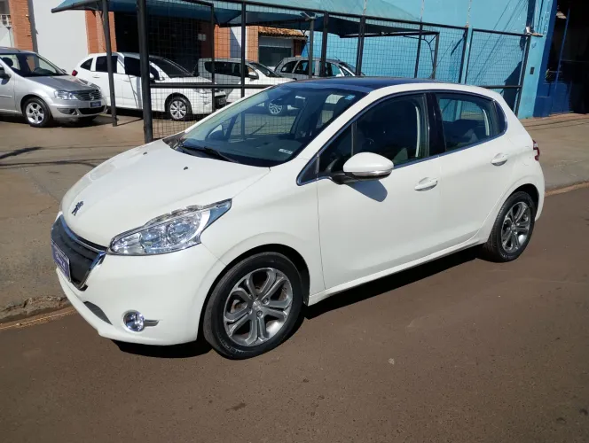 Peugeot 208 Griffe 1.6 Flex 16V 5P Aut. 2014