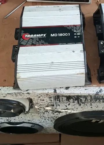 Vendo módulo MD 1800.1 4 ohms e um auto falante RAVE 15 2.2k 1100 rms