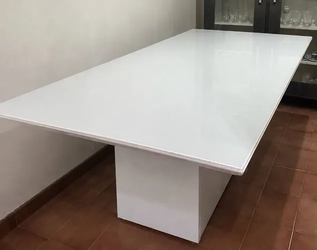 Mesa MDF 8 lugares tokstok com tampa de vidro 