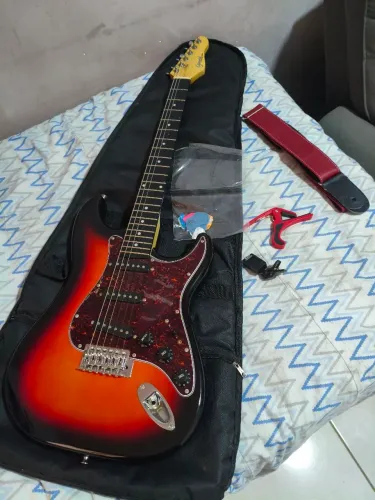 Kit Guitarra Giannini G-100 1 ano de uso