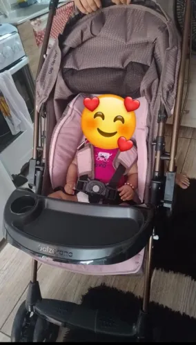 Vendo carrinho de bebê feminino