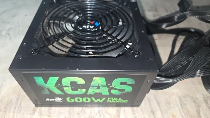 Fonte KCAS | 600W | (Com defeito) - Leia a descrição