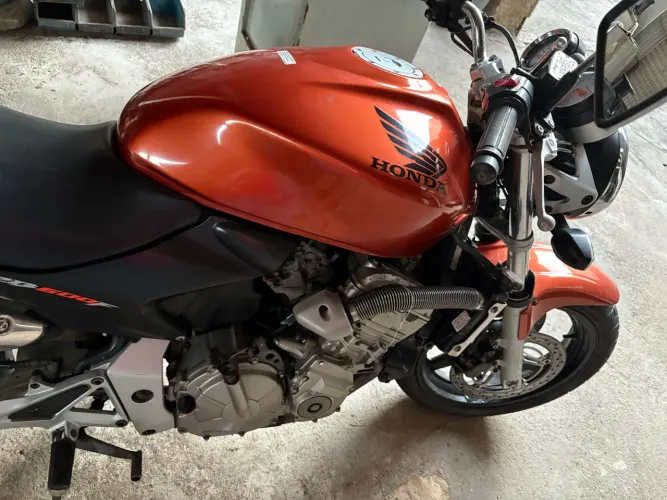 Hornet com 5.823 km original
