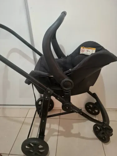 Carrinho de Bebê Galzerano preto com Bebê Conforto e Moisés - com defeito.
