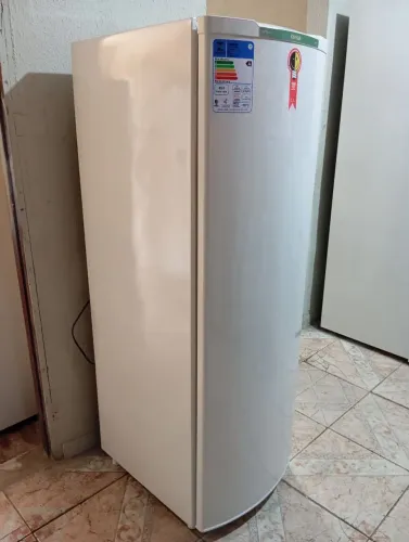 GELADEIRA CÔNSUL GELO NORMAL ACEITO CARTÃO DOU GARANTIA FAÇO A ENTREGA FUNCIONANDO