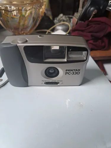 Câmera fotográfica analógica compacta Pentax PC 330co. Lente fixa de 26 mm.filme 35 mm