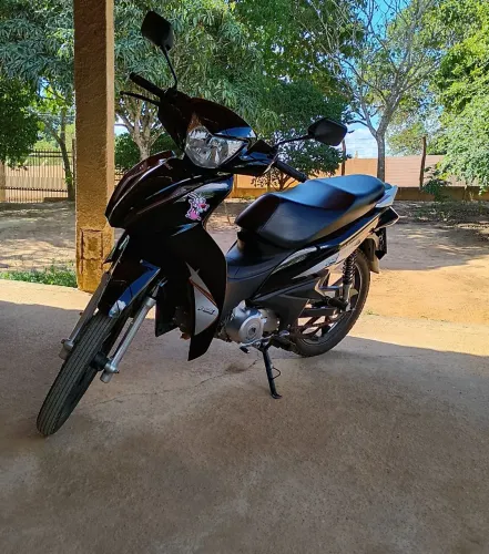 Avelloz zelada e em perfeito estado. É pegar e andar.