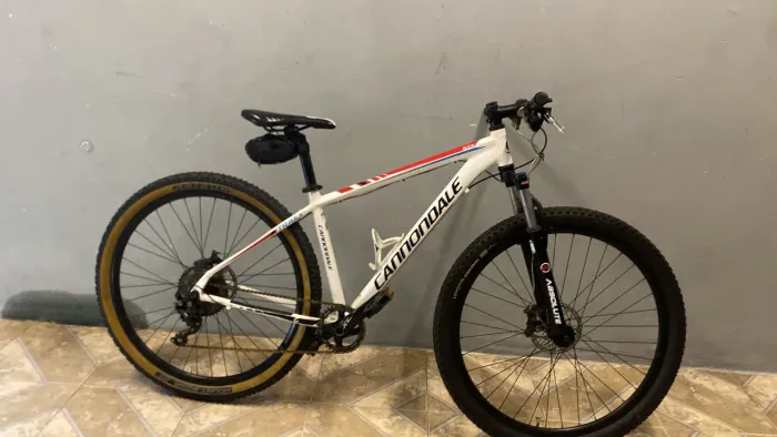 Vendo bike cannondale 29