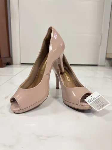 SAPATO DE SALTO NUDE - TAM. 35 (SEM USO)