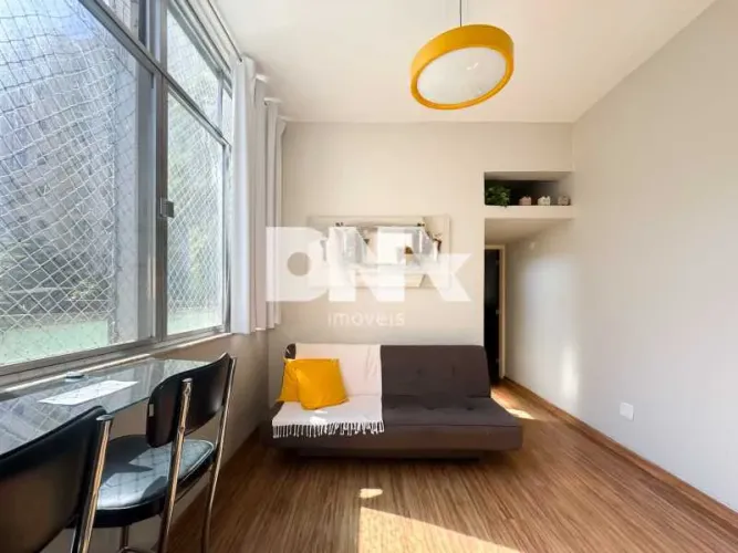 Apartamento : / Residencial / Catete