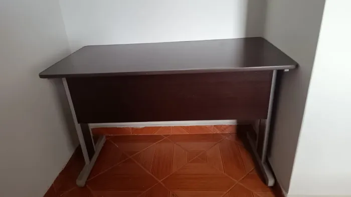 Vende-se mesa de escritório