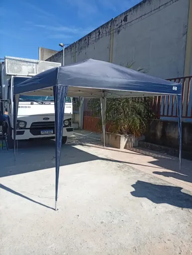 Tenda dobrável *)
