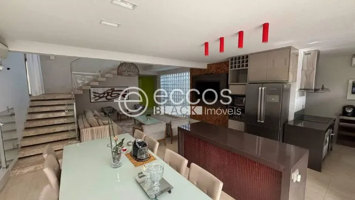 Casa para aluguel, 3 quartos, 3 suítes, 4 vagas, Bom Jesus - Uberlândia/MG