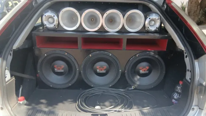 Som automátivo,com 3 baterias nova.