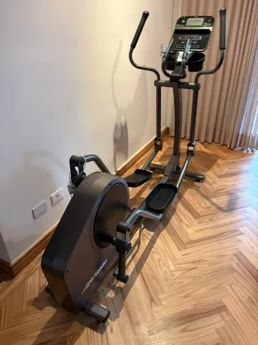 ELÍPTICO LIFE FITNESS - E1-TRACK CONNECT - CROSS-TRAINER CONSOLE TRACK CONNECT