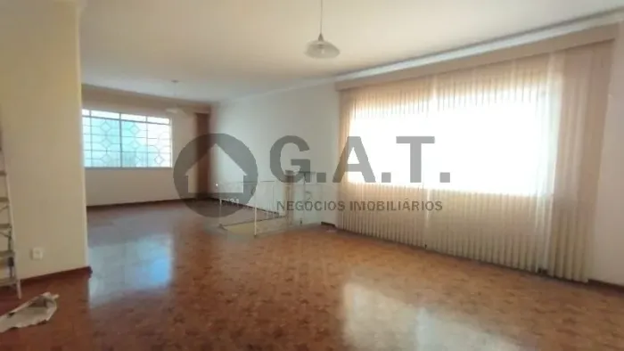 Casa para locação no Centro de Sorocaba-SP: 3 quartos, 1 suíte, 2 salas, 3 banheiros, 4 va