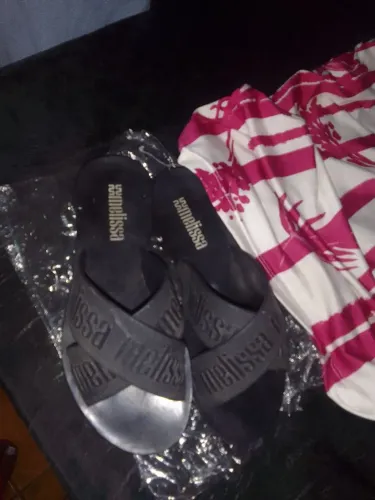 Roupas e sandália