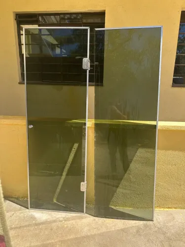 Box de Banheiro Vidro Fumê 180x60cm com Alumínio