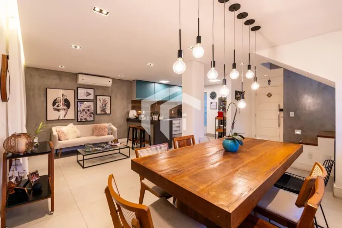 CASA À VENDA EM CONDOMÍNIO FECHADO NA NOVA CAMPINAS, TOTALMENTE REPÁGINADA.