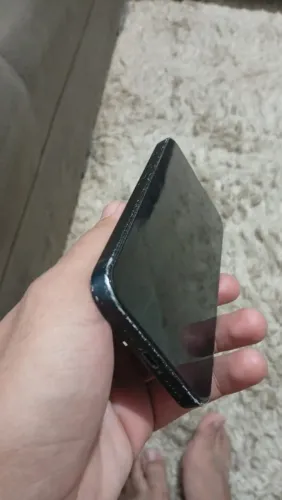 IPhone 14 com detalhes de uso o resto en perfeito estado