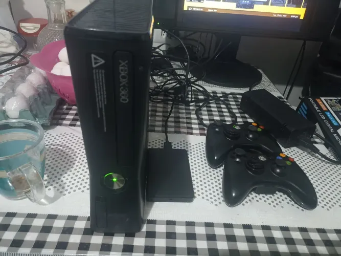 Xbox 360 2 controle mais Kinect