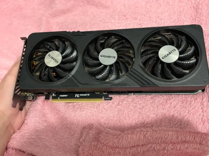 RTX 4060 8gb gigabyte