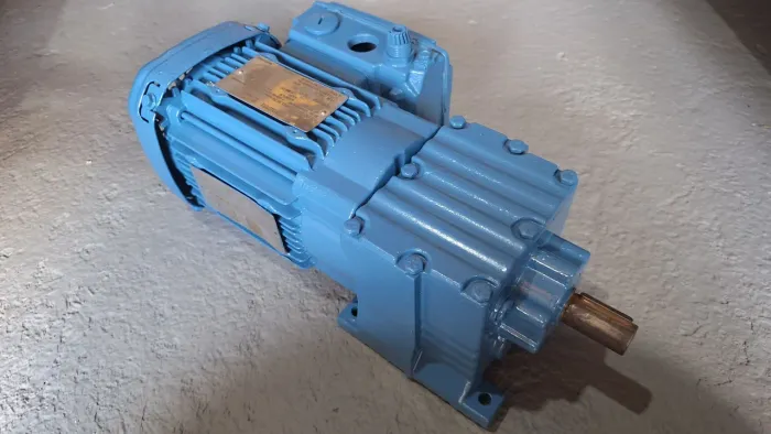 Motoredutor trifásico 0.75 cv redução 1/11. Rotação final: 148.