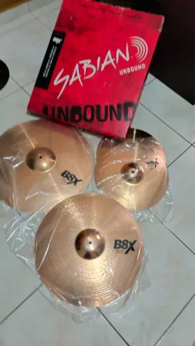 Vendo kit de pratos Sabian B8x novos