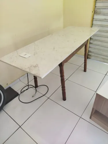 Mesa de mármore