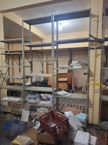 estante de aço reforçada  3.00 METROS ALTURA  x0,92 x40 cm reforçada (usada)