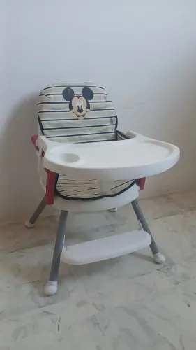 Cadeira de alimentação infantil
