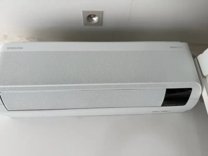 Ar-Condicionado Split Inverter 12000 BTUs Samsung WindFree AI Pro Wi-Fi High Wall Só Frio