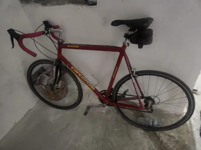 Bicicleta Cannondale R2000 - Clássica, Leve e Confiável