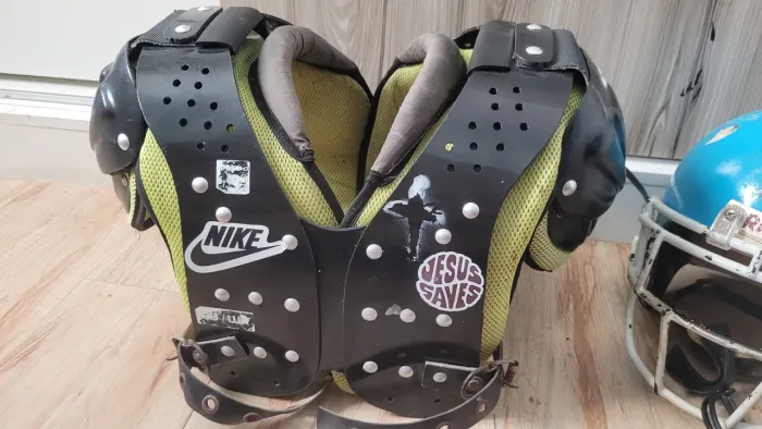 Shoulder Pad e Capacete Futebol Americano