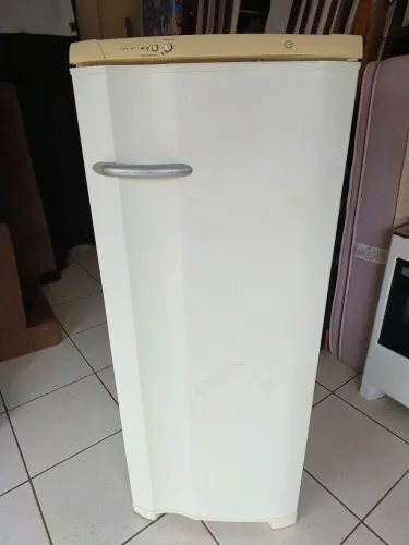 Geladeira Electrolux RED26