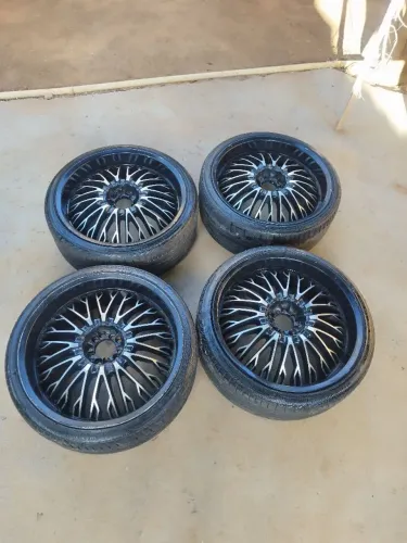 Estou vendendo essas rodas Aro 20