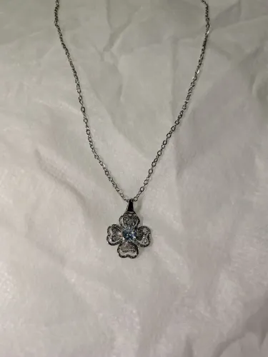 Cordão Feminino Prata,Com Pingente de Flor