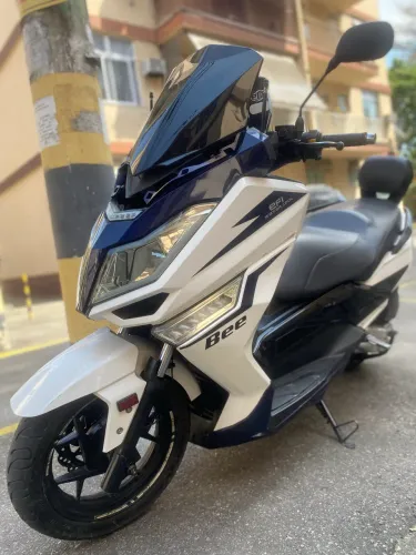 Scooter Bee gt 200cc só acelerar e freiar sem embreagem 10.000 Fipe bate 13.100