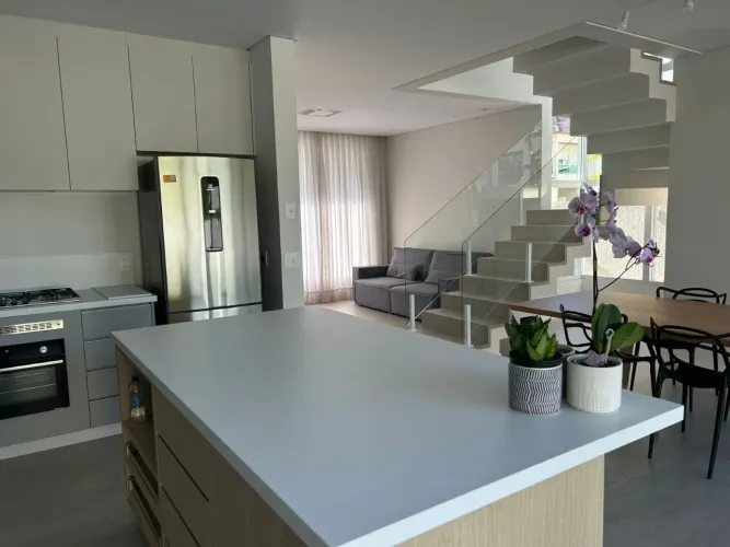 Casa a venda no melhor condominio fechado da Vargem Pequena. Conforto e contato com a natu