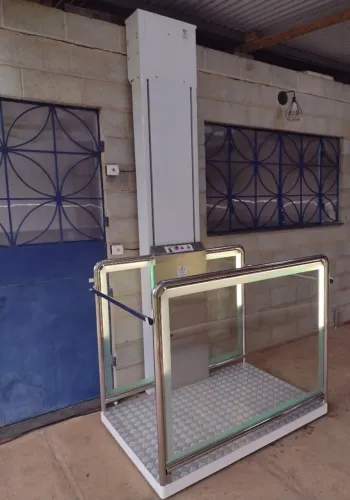 Plataforma elevatória de acessibilidade