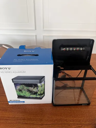 Aquário Boyo 7,5 l e aquário 6l