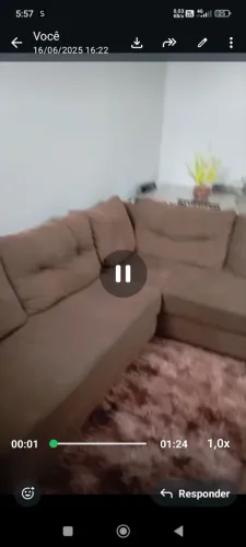 Vende-se um sofá