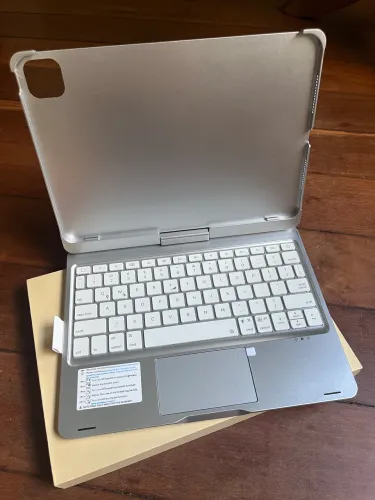 Capa com Teclado para iPad 11M4 ou 10a geração