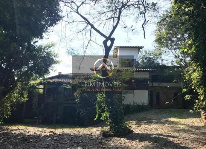 Casa à Venda em Vila Progresso, Niterói - 3 Suítes, 257m²