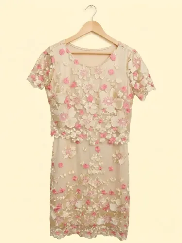 Vestido social, salmão com renda. Usado poucas vezes, tamanho 36/38.