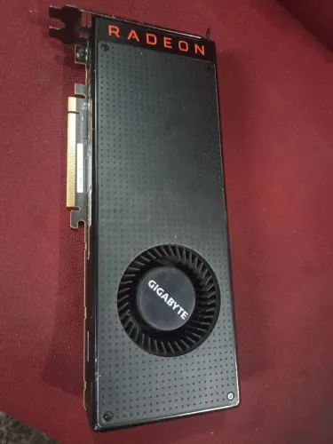 Vende-se essa placa de vídeo, Radeon RX 8GB Vega 64 placa top Pontente, funcionando 100%