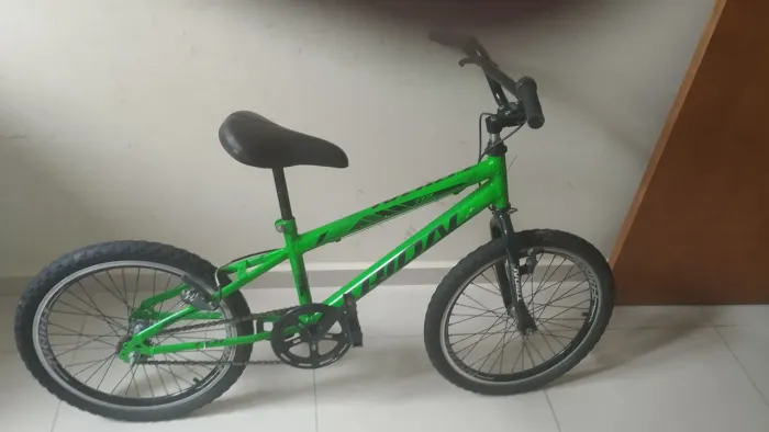 Vendo uma bicicleta média para criança rindai