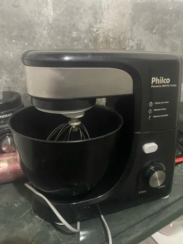 Vendo batedeira por 250$ pegando tudo!